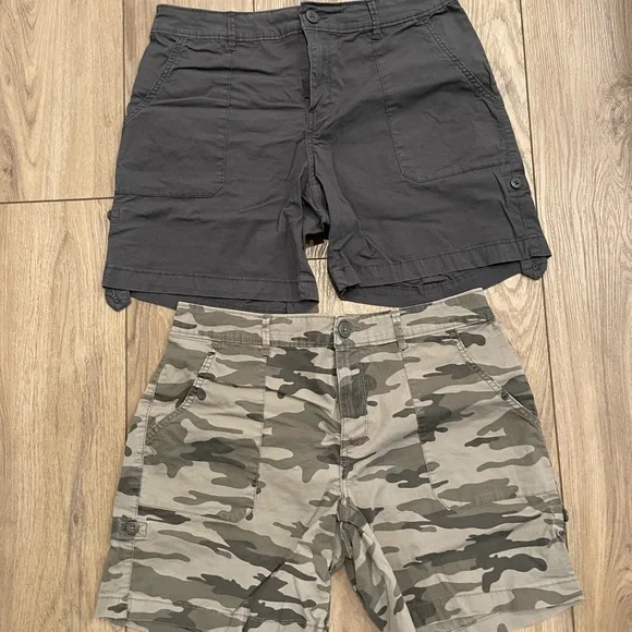 Pair of 2 Women's Social Standard Grey and Camouflage Cargo Shorts - size medium - Picture 2 of 3